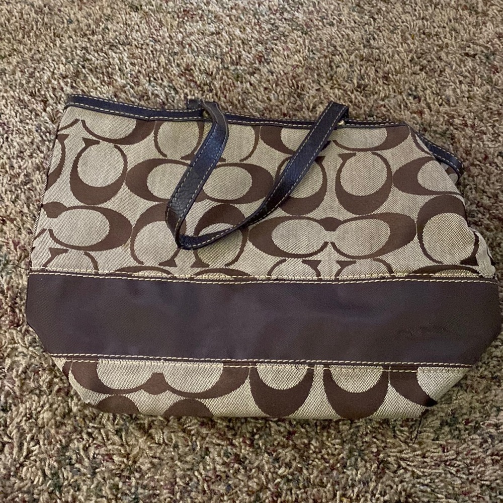 Large Coach outlet bag from coach outlet Store. Brown. Coach logo.
